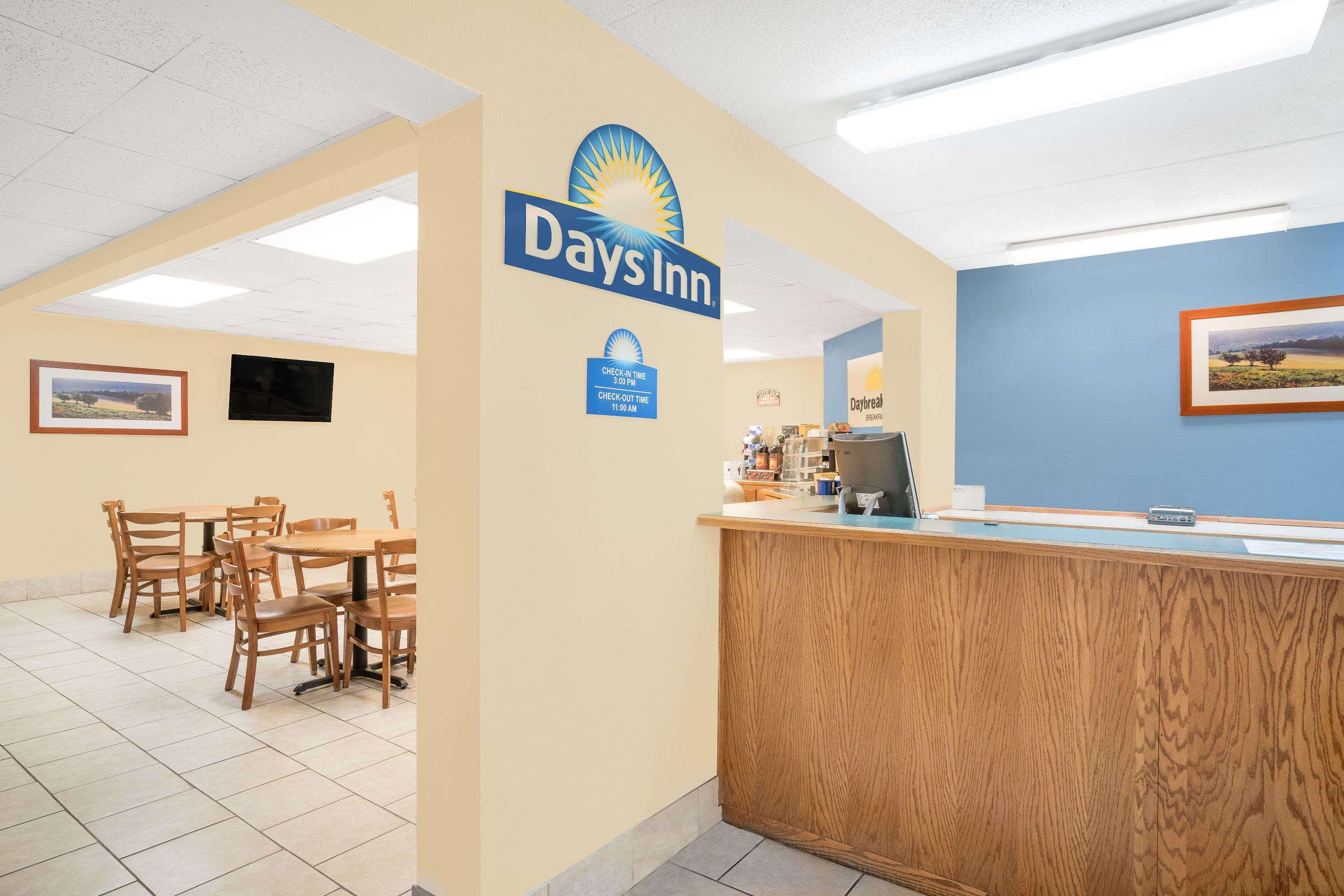 Days Inn By Wyndham Alexandria Mn Exterior photo